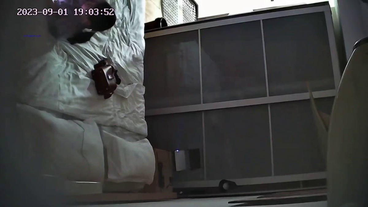 2023-09-03最新流出民宿酒店偷拍 连续开了几天房的情侣美女等闺蜜走后和男友做爱