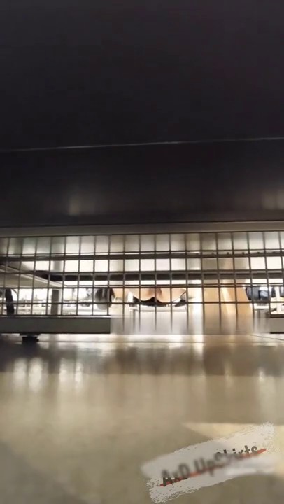 商场一路跟踪抄底几个没穿内裤妹子的白净大肥鲍