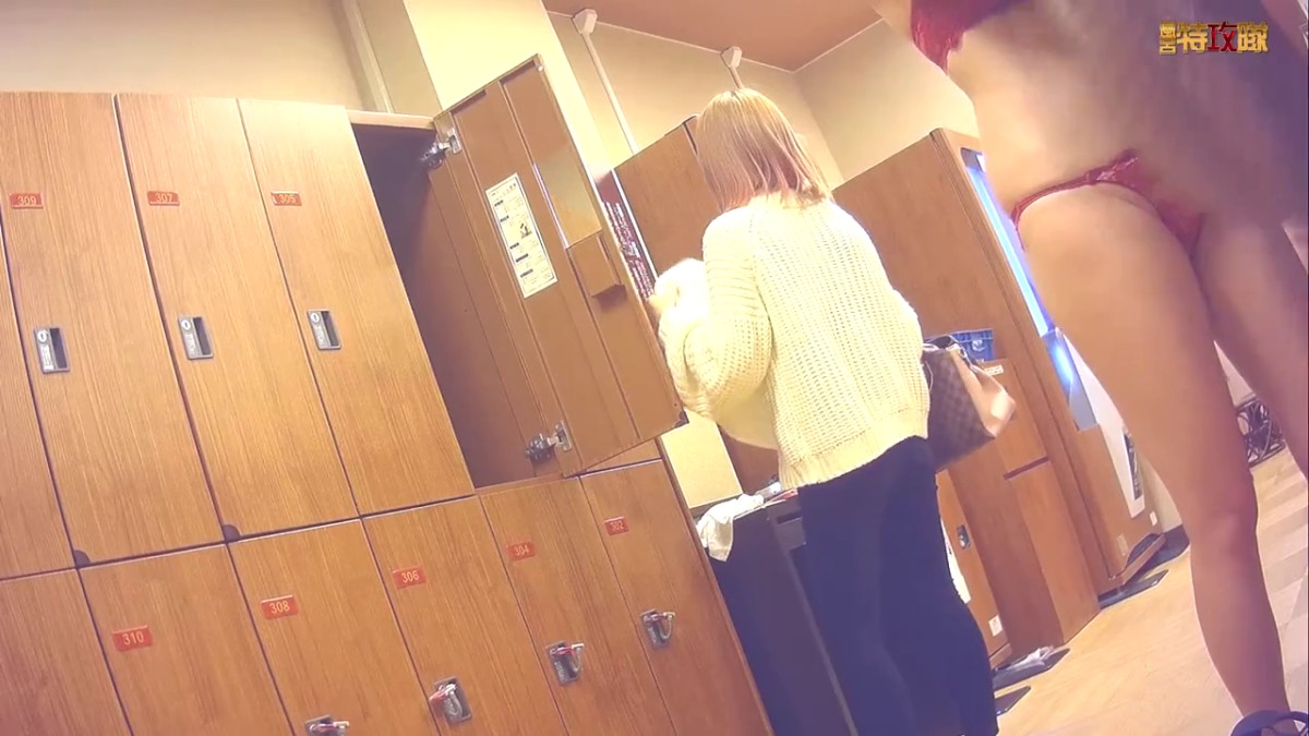 6月新流 温泉洗浴中心女宾换衣间和洗漱间内部 真实偸拍环肥燕瘦亮点多长腿美女貌似怀孕了