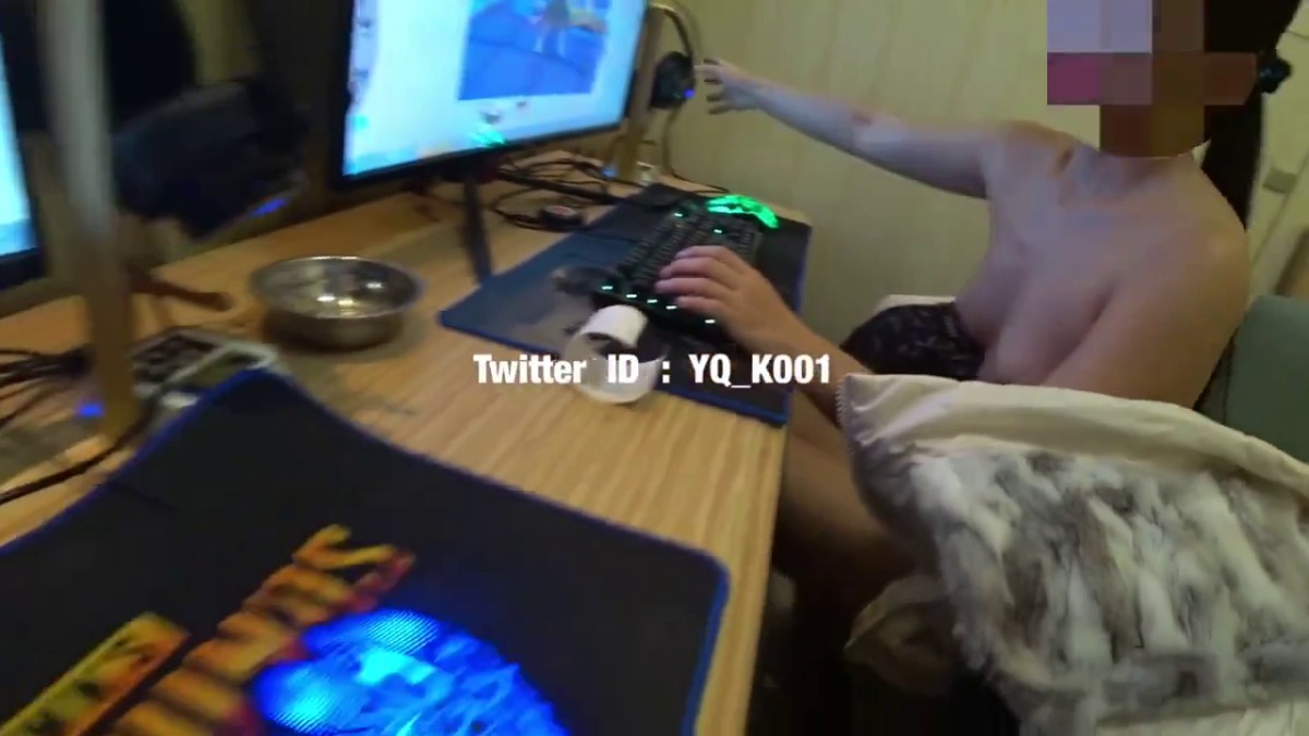 第一次在网吧里尝试露出，太刺激了