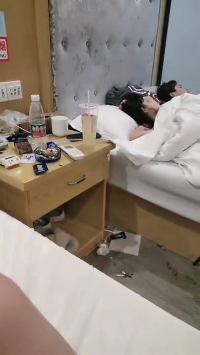 南宁表妹 ：好喜欢爸爸的大鸡巴，人家又想来高潮了，快点快点，你干嘛呀你干嘛啊 18岁妹妹的小穴就是嫩，射满都流出来了