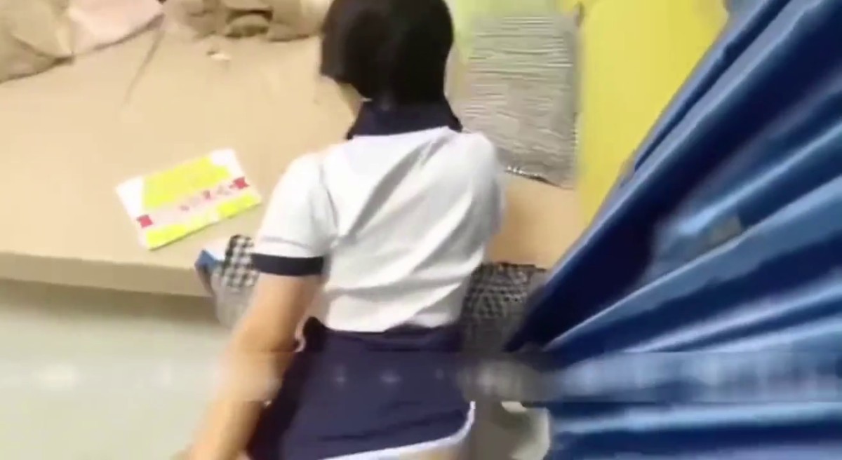 后入双马尾萝莉学妹，表面是大家文静乖巧小学妹 私下是爸爸的小淫娃 又乖又反差的女孩子谁不爱