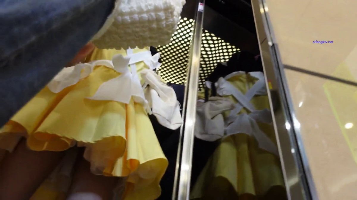 九月最新流出精选 最新RKQ系列 大神商超尾随偷拍那些时尚打扮美女裙底风光