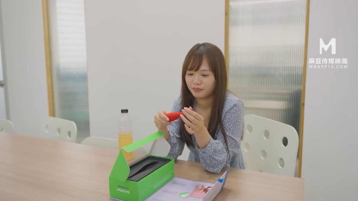 麻豆传媒 MD-0296 萌妹惨遭无限高潮开发塞满鸡巴的骚B不停的潮吹