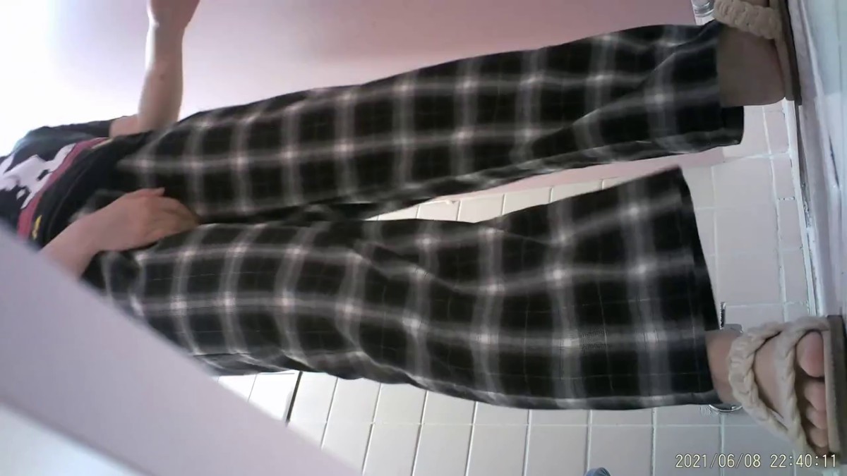 美女如云商场女厕2K近景正面后位双镜头偸拍数位时尚漂亮小姐姐方便