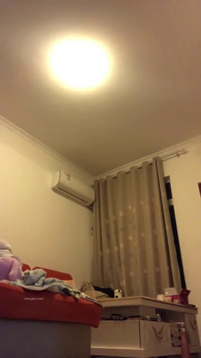 来舅舅家小住几天偷窥刚下班的表嫂洗澡这身材这皮肤真是太好了