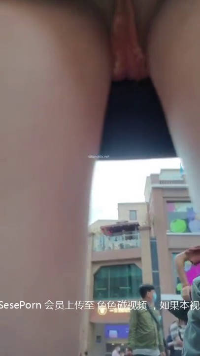 偷窥短裙美眉骚逼