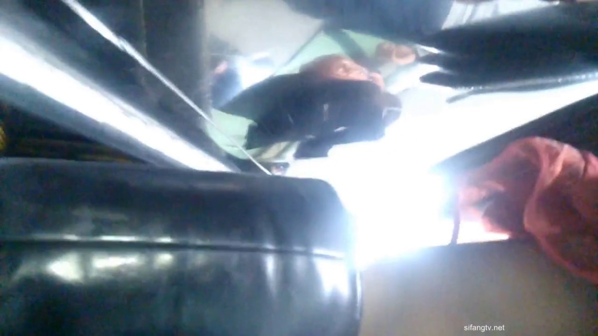 偷拍红裙红内红高跟美女骚逼