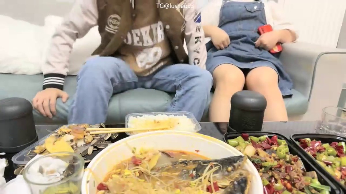 瘦猴探花梦幻馆】，极品良家难得一遇，喷了一床，淫水如柱呻吟不断，强烈推荐