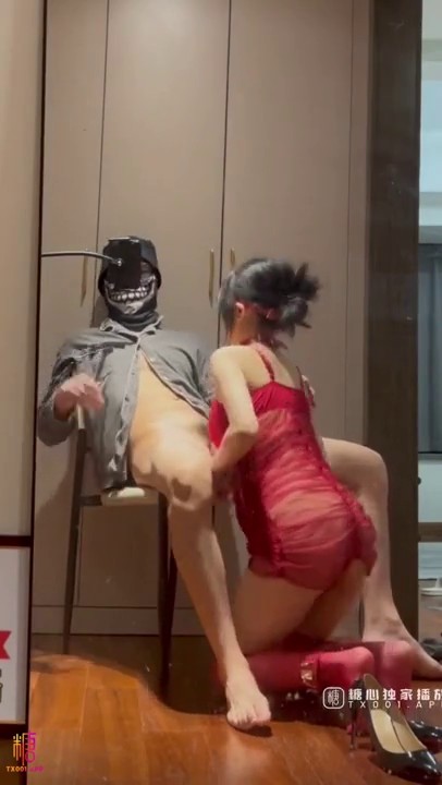 漂亮红丝高跟美眉吃鸡啪啪 操死我吧爸爸真的操的好爽 小母狗舔脚舔菊花 被无套输出 后入冲刺 爽叫连连 最后口爆漂亮红丝高跟美眉