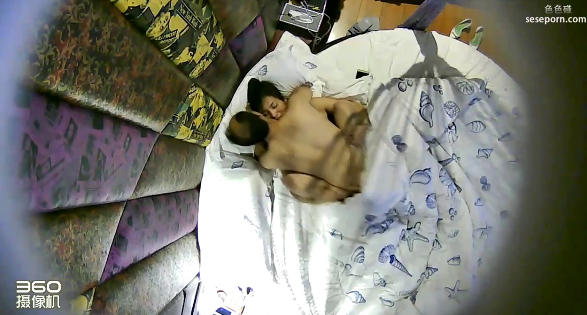 酒店炮房偷拍秃顶大叔和情妇偷情啪啪 操完一次还不满足 又勾引大叔操第二次