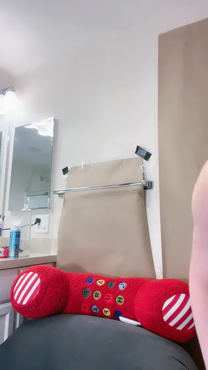 平台最接近完美的尤物上线了！佛祖见了都要心动，不仅长得美 身材也是一等一的好到爆炸，完美胸部蜜臀白虎嫩逼