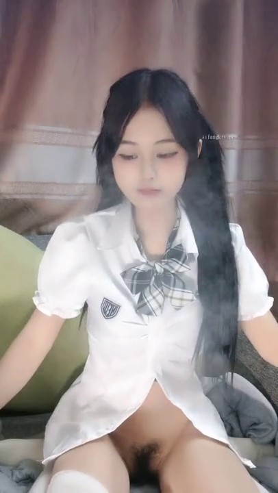 刚成年小妹妹，让人心动，还会一字马，粉嫩可口小易的so啵啵