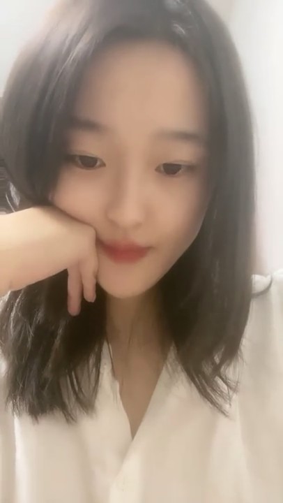 -极品大奶美女，【大奶婉婉】，比碗还大的美乳，胸型一等一的好，跟男友无套内射，撸管必备佳品484339469大奶婉婉