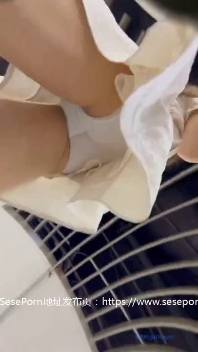 -偷窥漂亮小姐姐