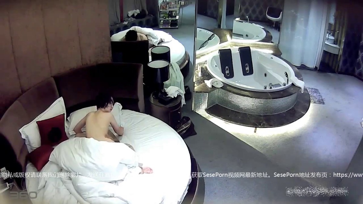 情趣酒店偷拍白嫩的短发少妇和男友啪啪没几分钟就射了美女非常不爽