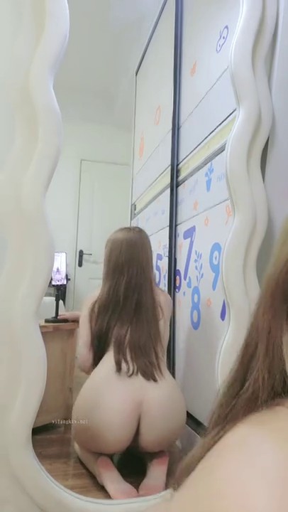 表妹，敏感体质操几下就抽搐痉挛！真的太嫩了，各种姿势做一遍，把她粉嫩的小穴塞满