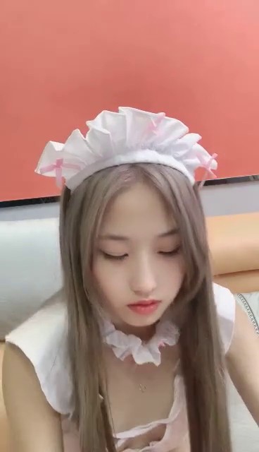 各种居家隐秘私生活TP露出大合集蹲在床上操媳妇和在客厅抱着媳妇边走边草的夫妻是真猛啊