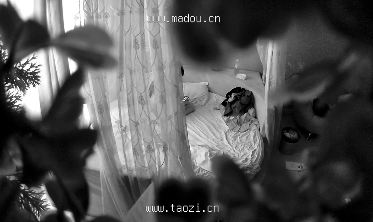 2024.1.31，【酒店偷拍】，校园系列，寒假回家前，学生情侣再来一炮，身材苗条奶子不小狂草