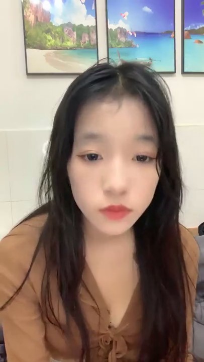 重磅！新人！顶级校花来了，大长腿穿上开档黑丝更具诱惑这么漂亮的大奶子，今年看到过最好看的