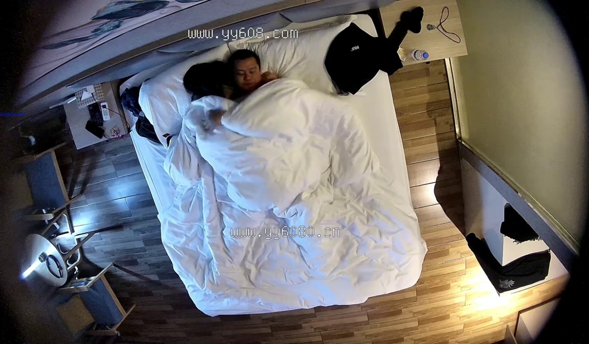 年都还没过完偷偷出来给胖领导泄欲的甜美气质女秘书