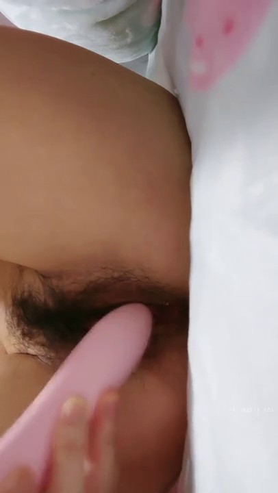 -2024年1月新作，新人，清纯校花下海，好漂亮，【一口牛奶咽下去】，白花花的奶子，漂亮的大眼睛