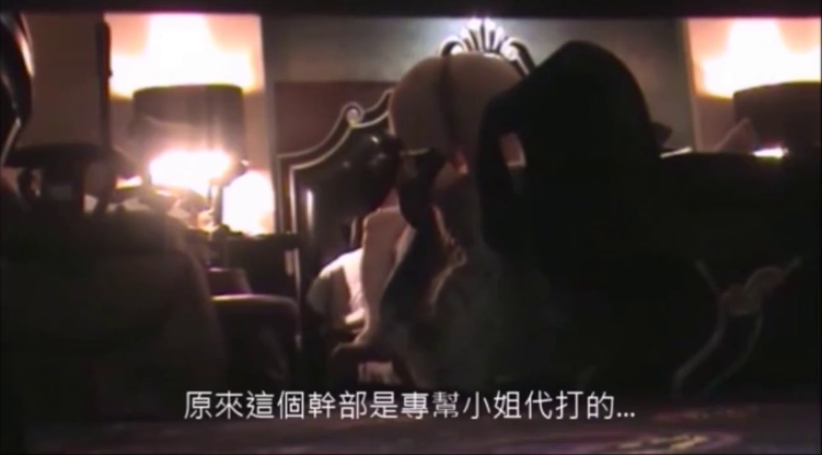 酒店包厢给客户安排两个红牌小姐疯狂玩双飞 醉酒客户特猛爽的小姐鬼吼鬼叫 淫语中字解说 高清1080P完整版