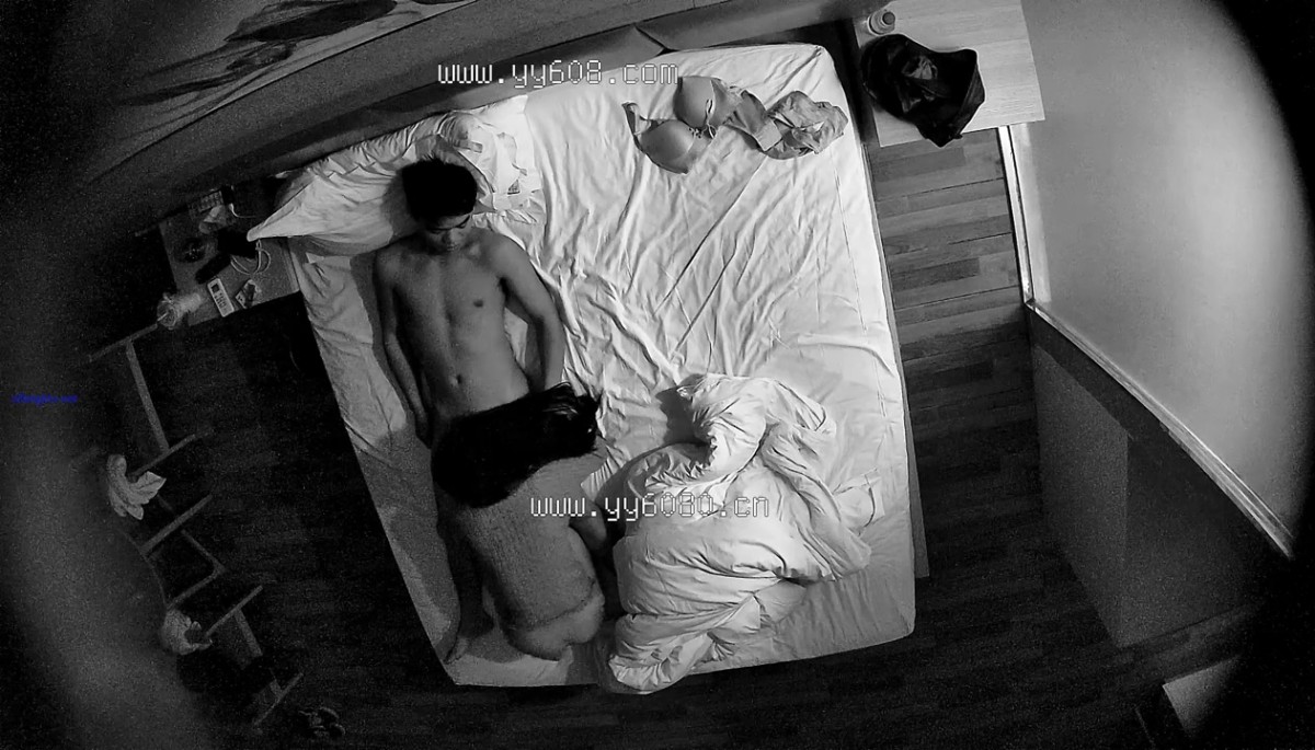 酒店实录 禁欲温柔脸魔鬼身材女被男友扒衣服狂草