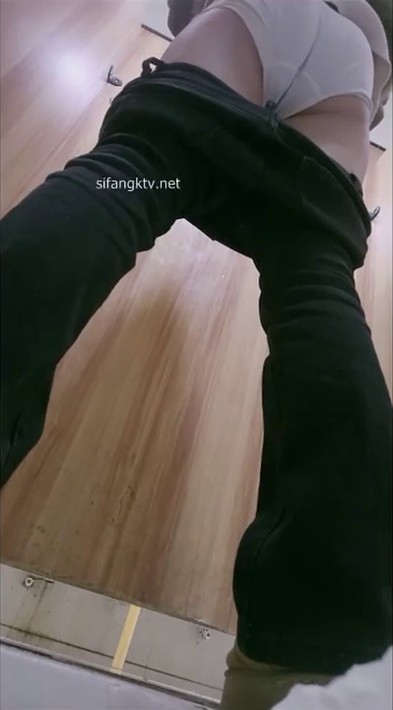 二月最新流出大神潜入高校女厕全景 后拍美女尿尿几个长靴美女的极品名穴