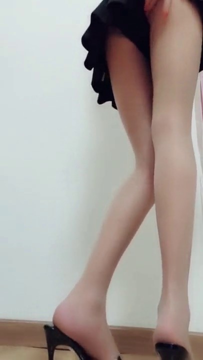 爆乳网红女神麻酥酥哟之灰丝小骚骚的挑逗 圆挺爆乳脱掉灰丝挑逗 超长美腿 高清720P原版无水版