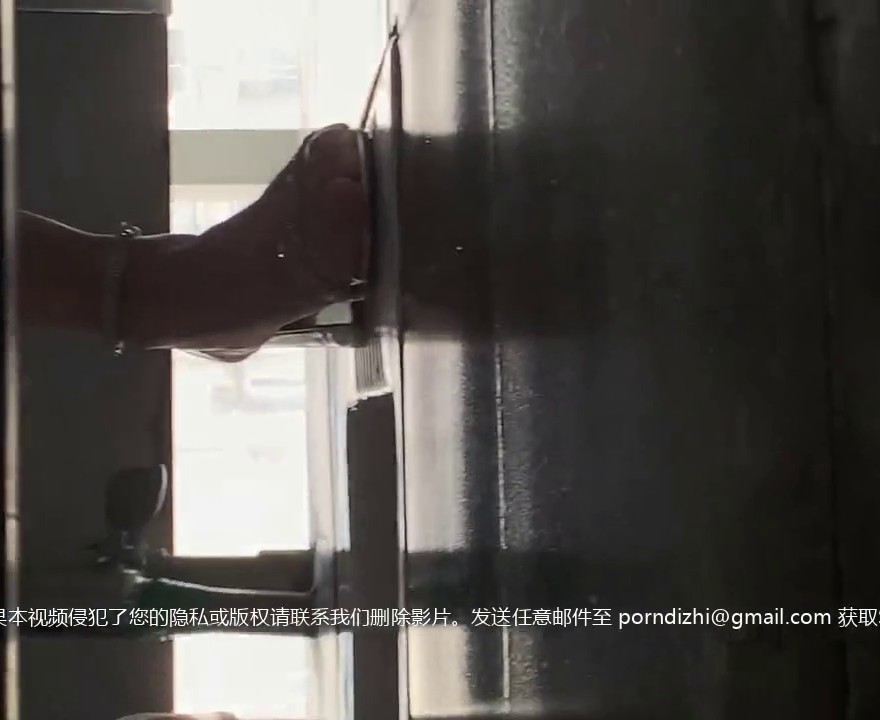 酒店女厕偷拍短裙高跟少妇 干净的肥鲍鱼圆圆的逼洞