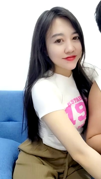 从家中阳台到户外野战，还要车震，极品尤物御姐，美乳白虎，彻底放飞了自我