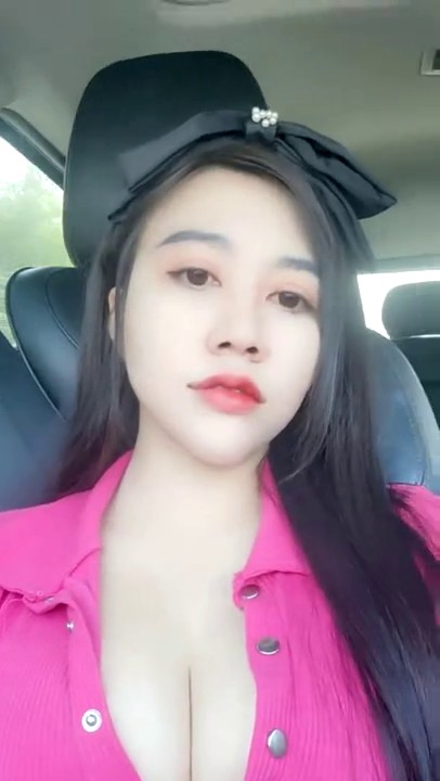 妖精霍霍从家中阳台到户外野战，还要车震，极品尤物御姐，彻底放飞了自我