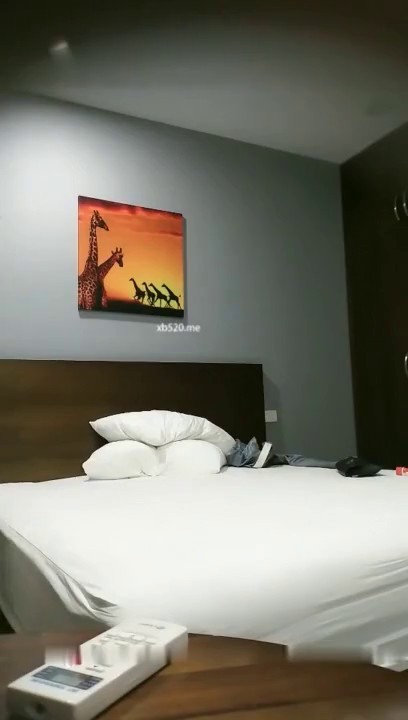 价格亲民小老板边境网嫖高颜值休闲装漂亮外围美女大哥太生猛了抱起来狠狠干貌似无套累了一身汗