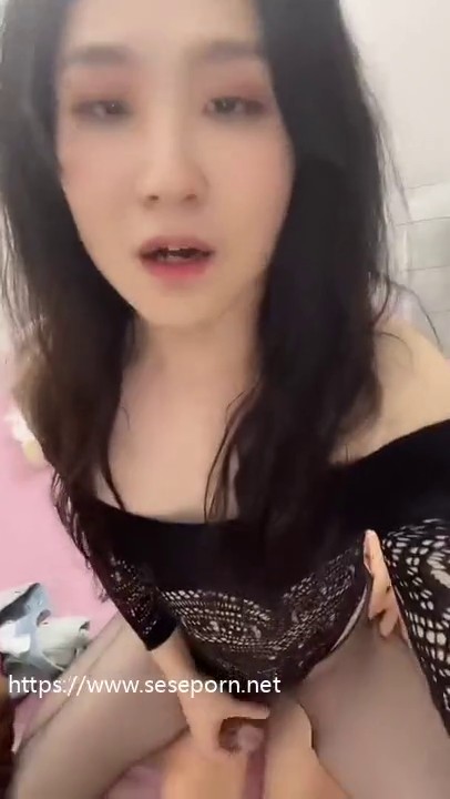 伪娘 吃仙女棒是一件美事味道好极了 前后夹击的快乐 观音坐莲大肉棒塞满骚逼上下摩擦每次都能顶到