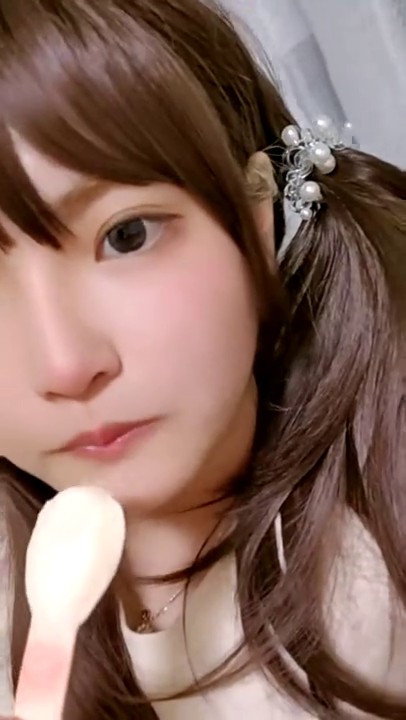 新人下海，可爱的小美女，【泡芙小狗】，在学生宿舍里，四下无人之际，露出极品美乳_泡芙小狗