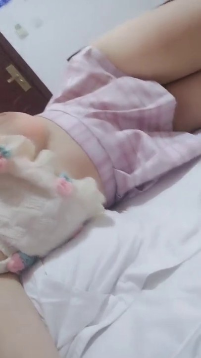 2024年3月，嫩妹控的兄弟有眼福了，顶级颜值【元园】，极品少女，粉粉嫩嫩，超级美乳看起来心痒痒