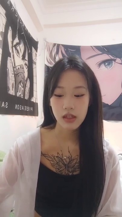 极品尤物颜值美少女！漂亮纹身大尺度！细腰美腿浴室洗澡，穿上白丝袜，假吊抽插无毛骚穴