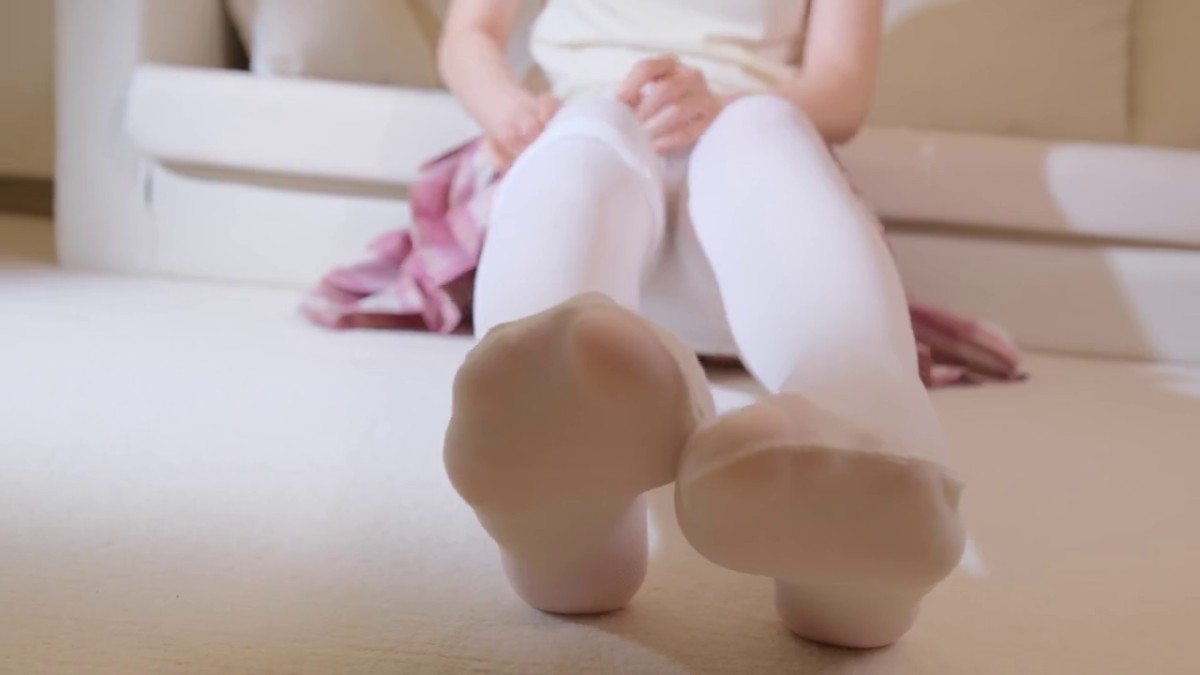 森萝财团〖小樱〗超短裙白丝美腿诱惑，软萌甜美很乖巧很可爱的女孩子，唯美私拍不漏