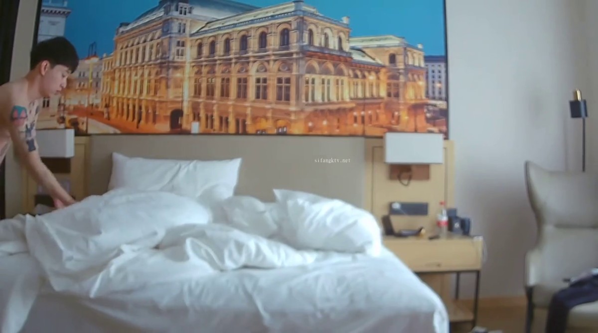 -真实约炮，【zhuodetwi】，反差学生妹，211大三校花，白花花的肉体，小淫娃床上刮目相看