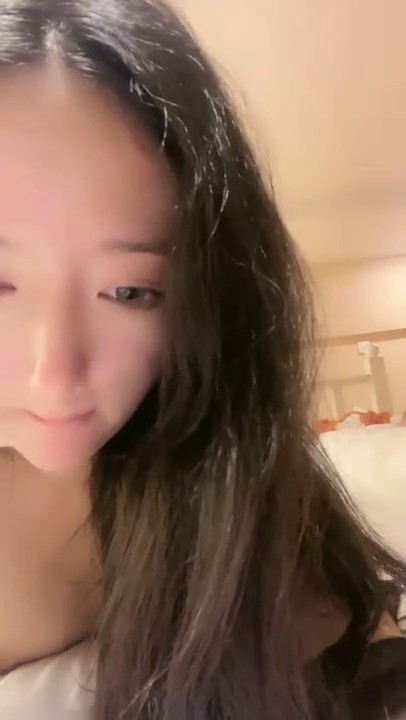 颜值女神！自己摸奶抠逼 逼毛又黑又密 吃鸡啪啪 舌吻69互舔