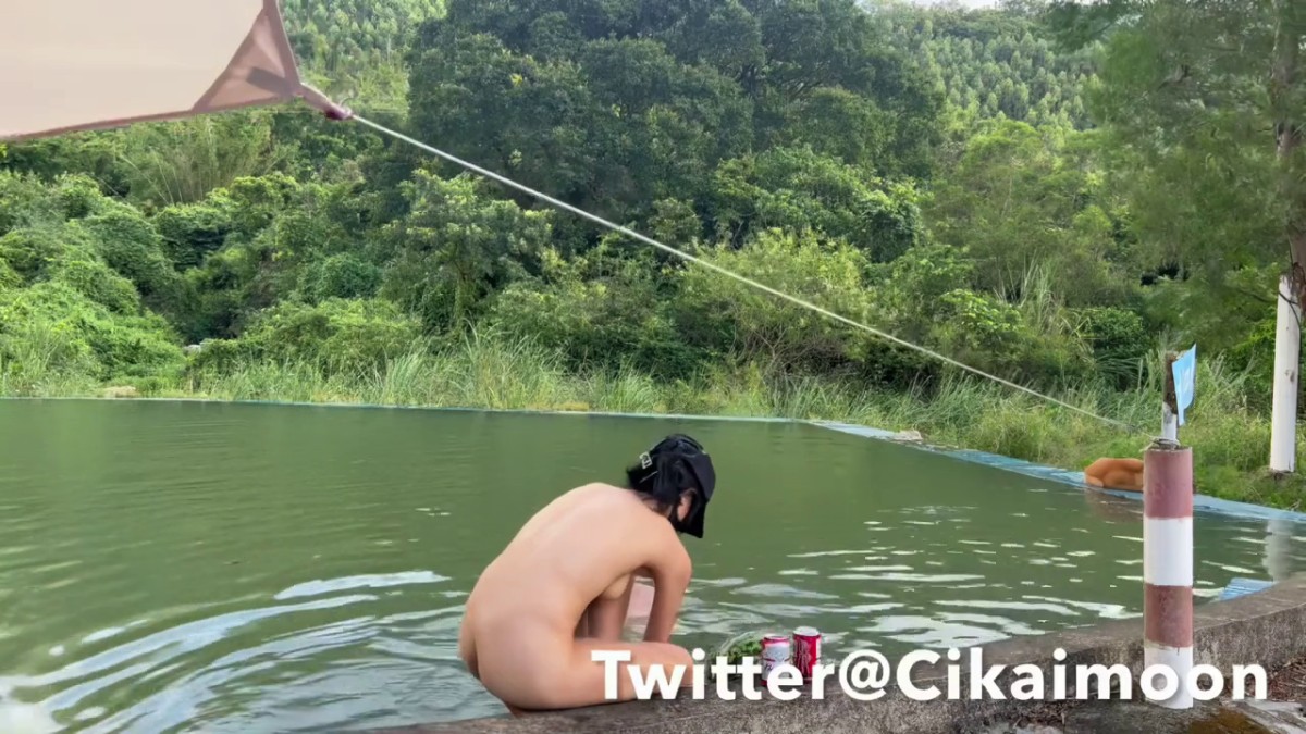 2024年3月，推特露出摄影大神，【CikaiMoon】，田间地头直接脱光，跟大爷聊天把老头震惊到.