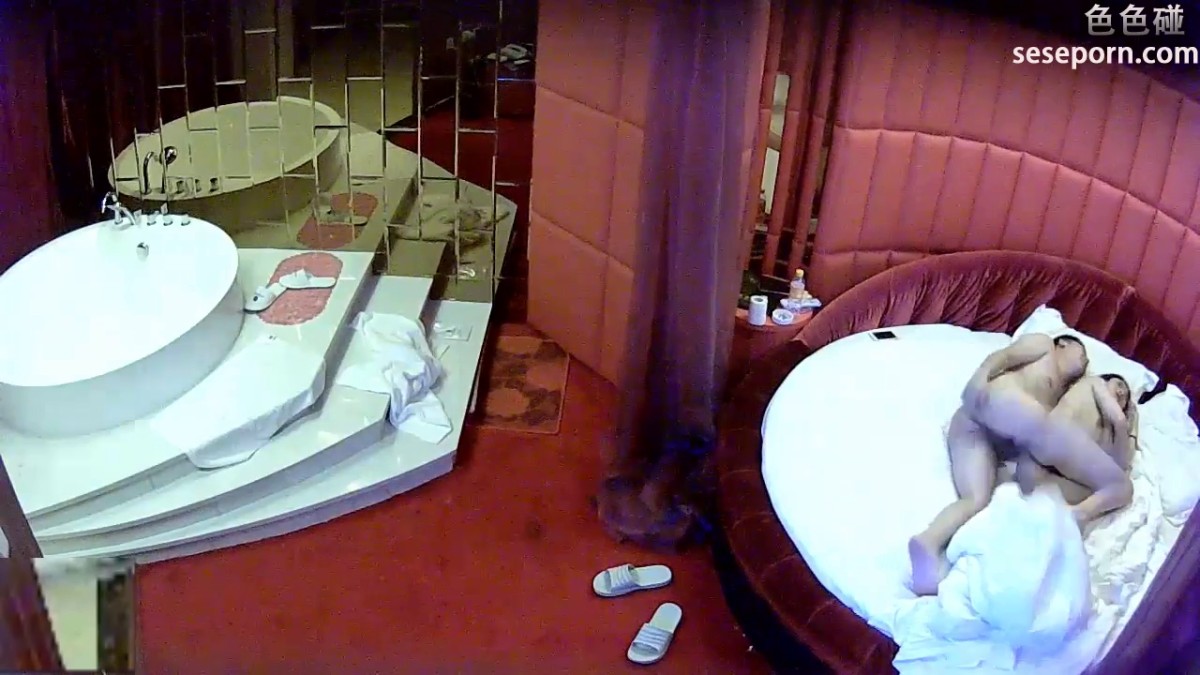 精品酒店偷拍苗条美女和男上司偷情搞了好久才勃起狠狠草