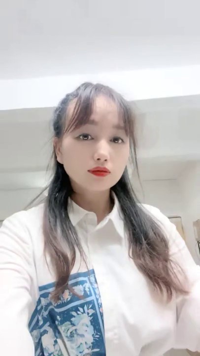 2024年5月，【甜甜小少妇】乡村少妇老公不在家，放飞自我家中撒尿自慰，想出轨的心已经藏不住