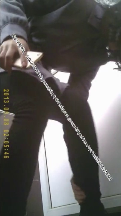 女孩在厕所拉屎 60