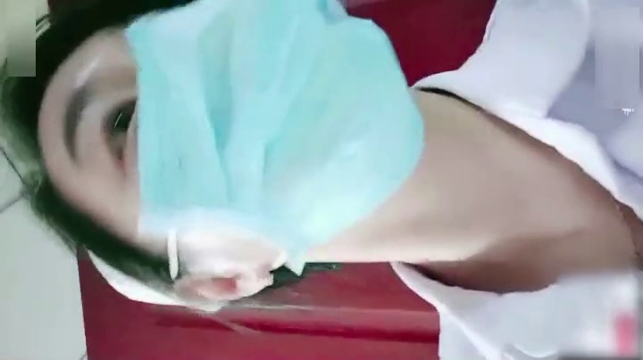 【医院直播】值夜班的护士深夜下海直播，在医院值班室开播自慰用玩具插菊花