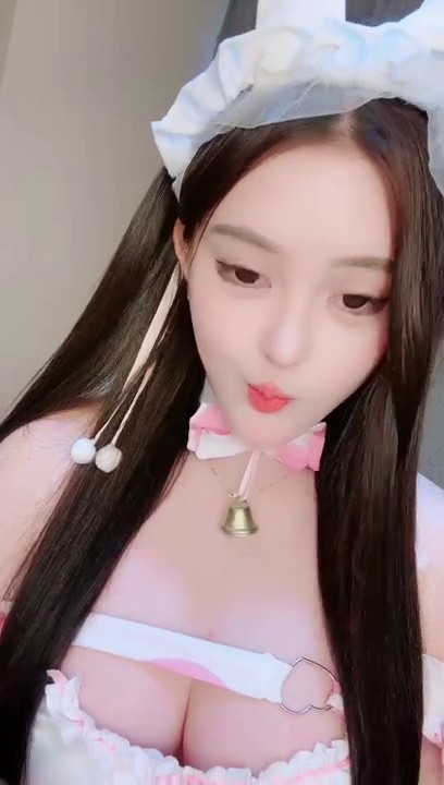 女神下海，这尤物简直是大G奶子 全身粉嫩无敌，明星级别的甜美9分超高颜值