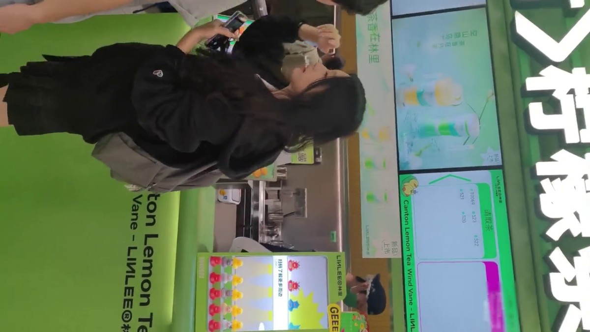 商场尾随偷拍 清纯极品JK小姐姐粉色窄内还漏了几根毛 外纯内骚气质美女..性感腿环纹身配蝴蝶结蕾丝内裤