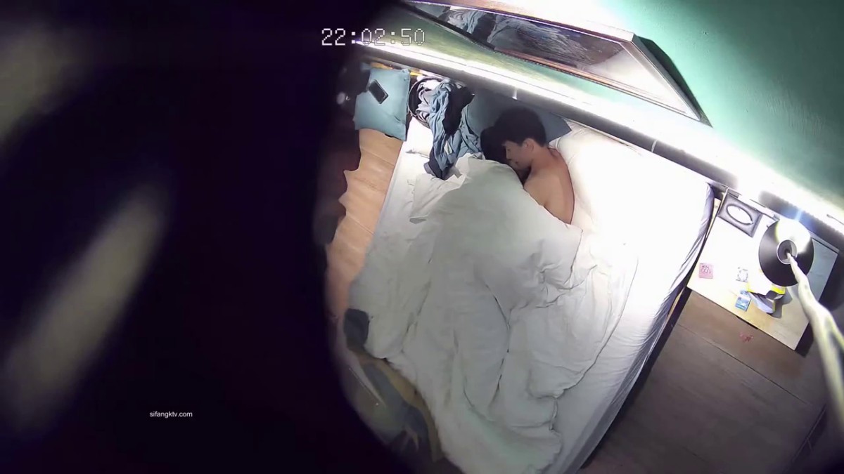 安防酒店摄像头上帝视角偷拍 分隔两地学生情侣放假重聚厮混一块啪啪