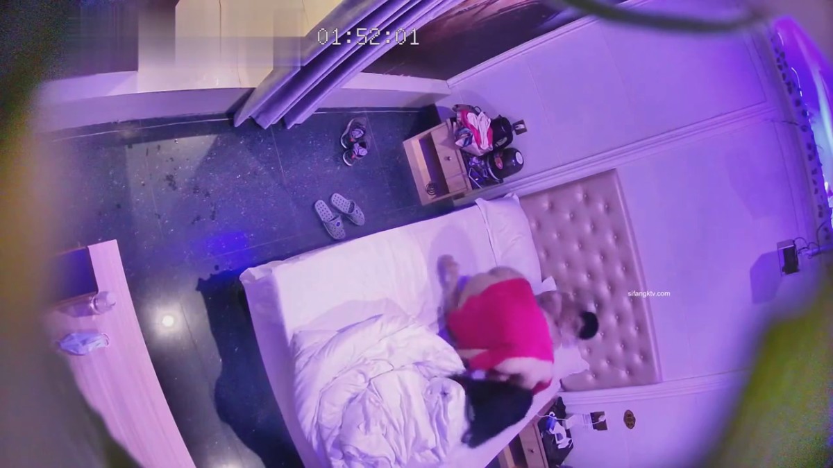 6月流出大学城附近酒店钟点房偷拍 年轻情侣带上午餐吃饱后开始连续无套做爱